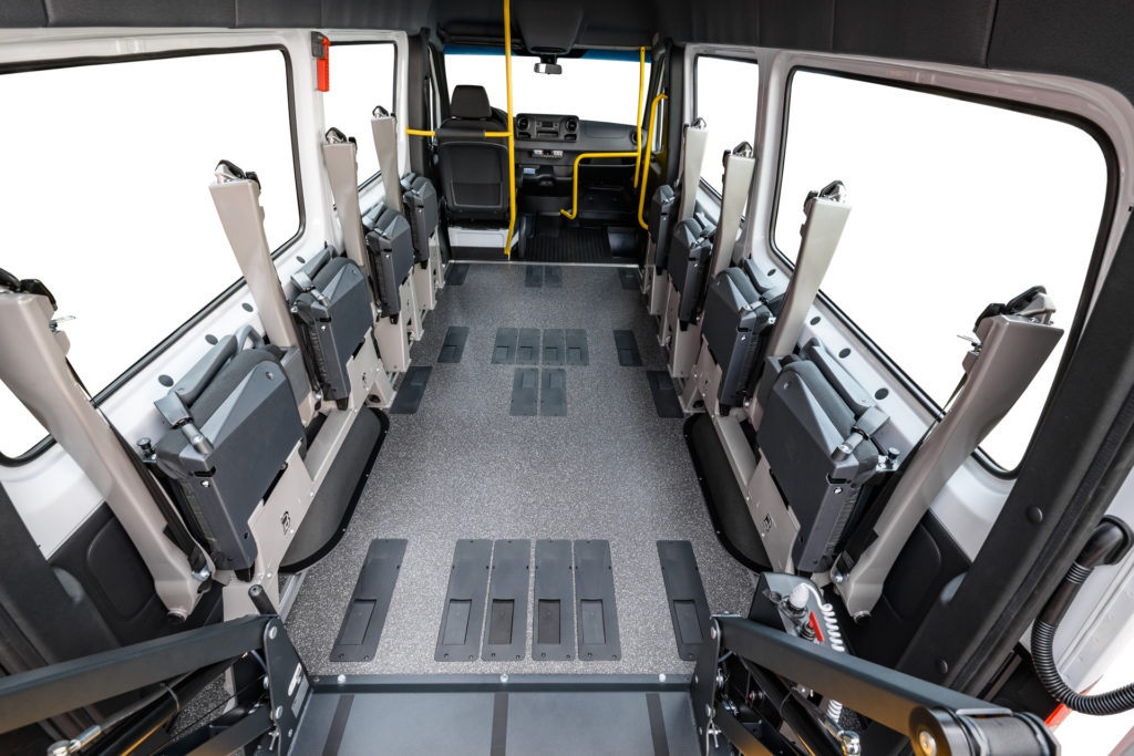 adaptacio en mobilitat reduida de autobus privat