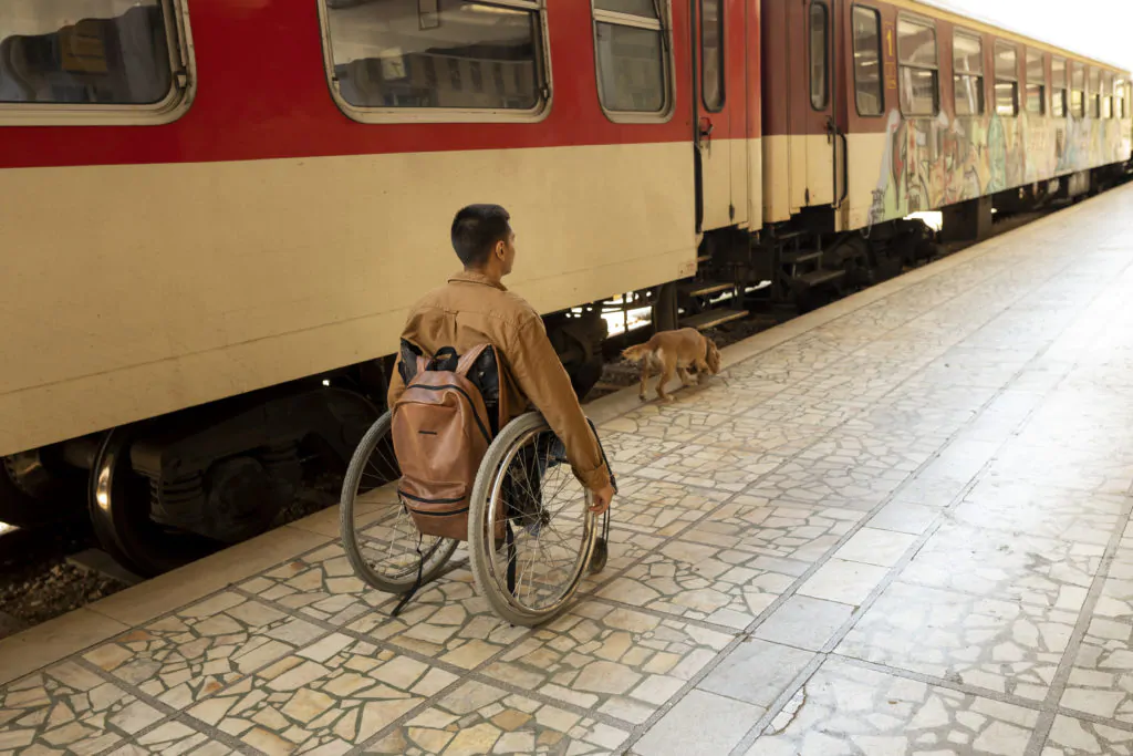 viajar en tren en silla de ruedas